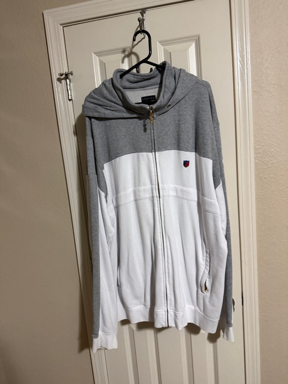 Men's Two-Tone Gray & White Zip-Up Sweater with Subtle Crest 4xl